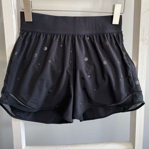 Lululemon high rise Hotty Hot short 4” size 4